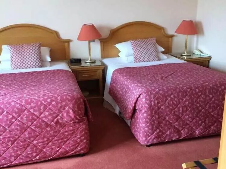 اتاق استاندارد, Cashen Course House