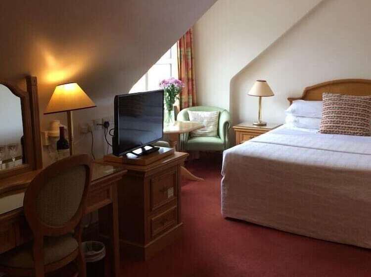 غرفة قياسية, Cashen Course House