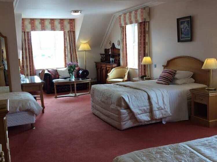 غرفة سوبيريور ثلاثية, Cashen Course House