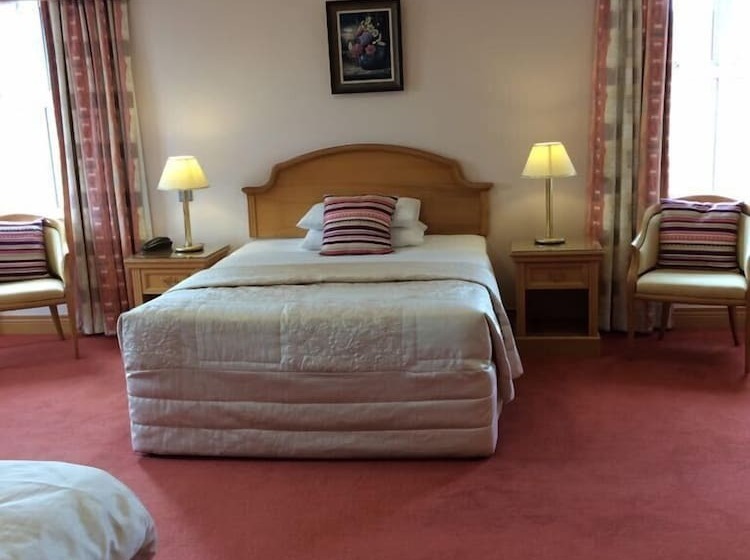 غرفة سوبيريور ثلاثية, Cashen Course House