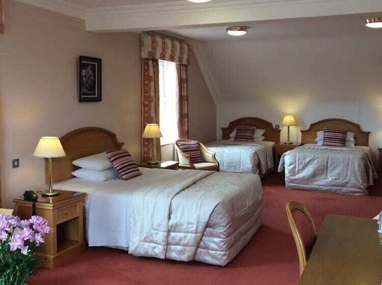 غرفة سوبيريور ثلاثية, Cashen Course House