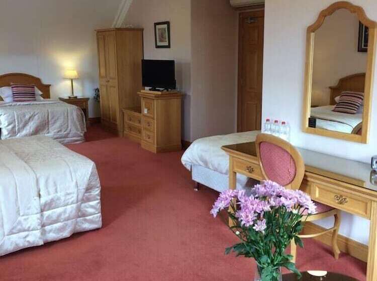 غرفة سوبيريور ثلاثية, Cashen Course House