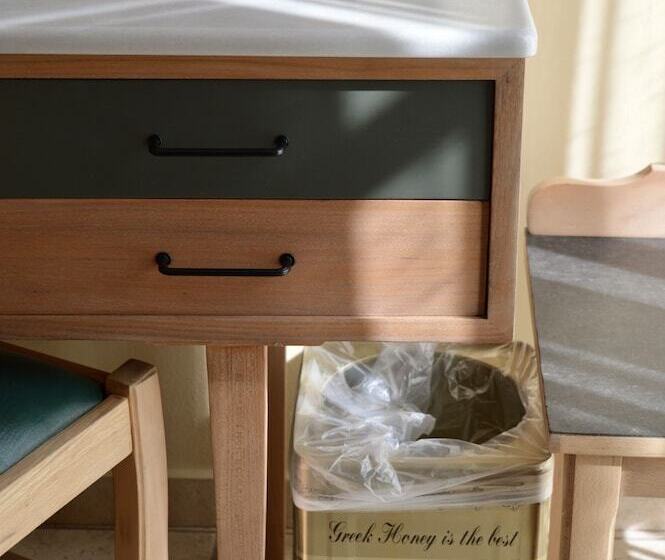 غرفة قياسية, Evripides