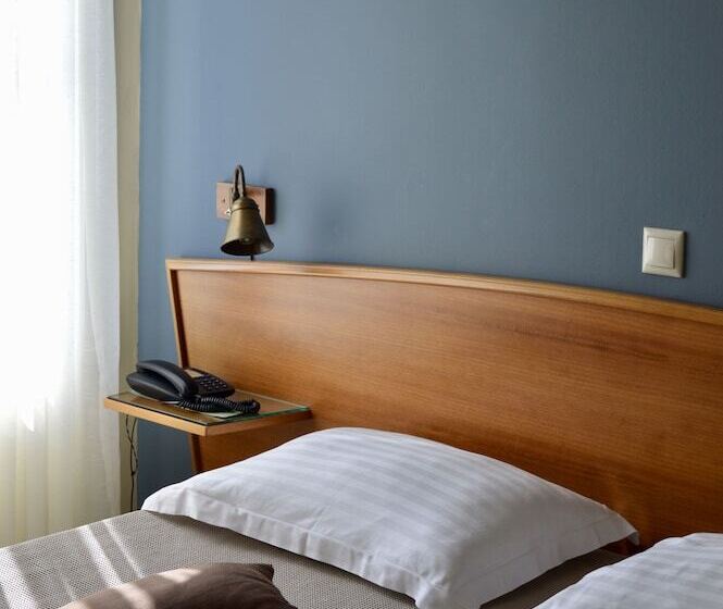 غرفة قياسية, Evripides