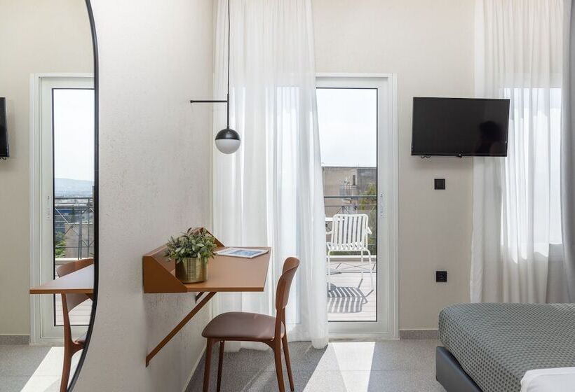 غرفة قياسية ذات إطلالة, Evripides