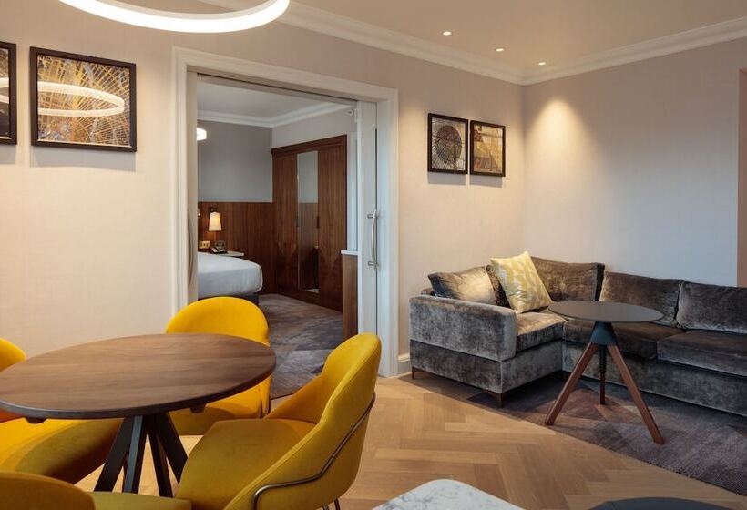 جناح إدارى, Hilton Belfast