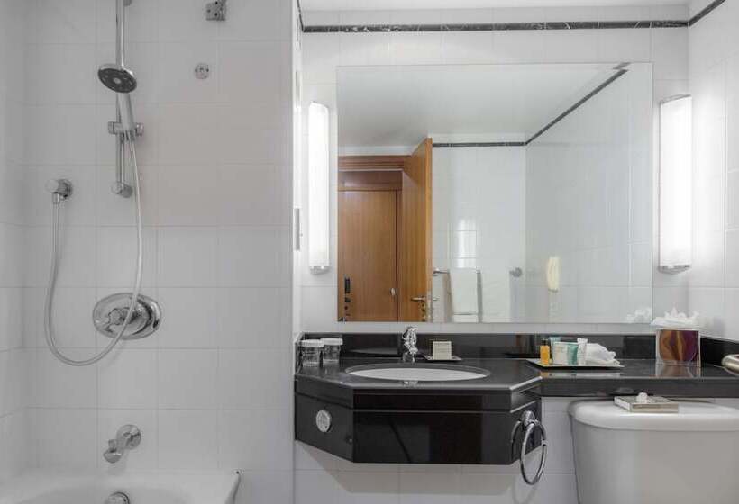 غرفة عائلية, Hilton Belfast