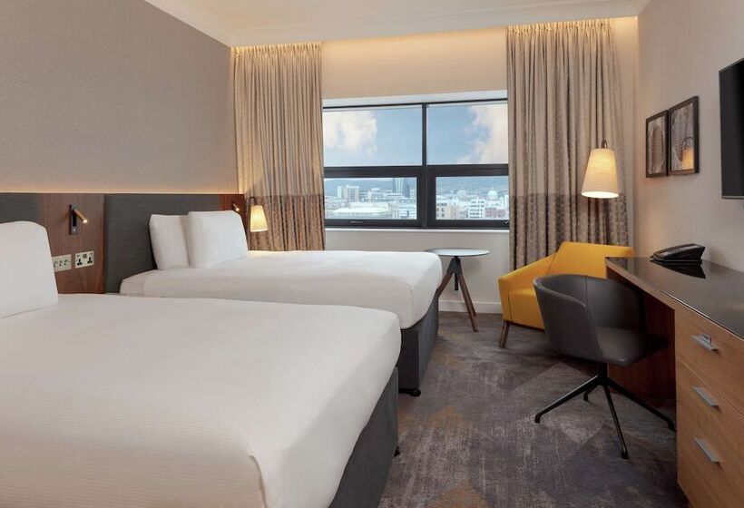 غرفه قياسيه سريرين مزدوجين, Hilton Belfast