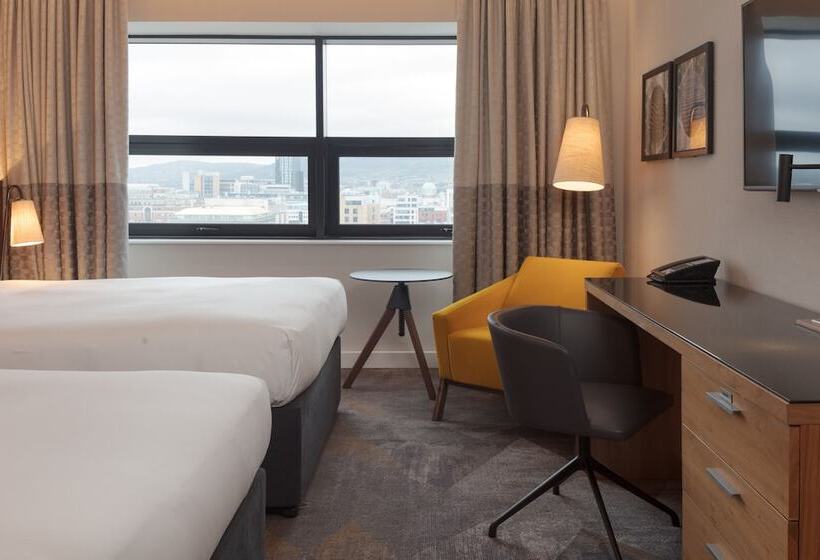 غرفه قياسيه سريرين مزدوجين, Hilton Belfast