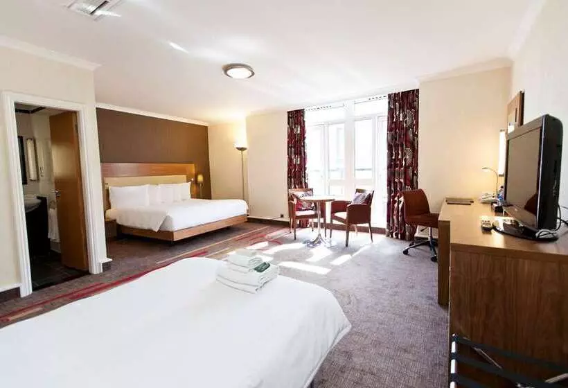 キングサイズベッドのスタンダードルーム, Hilton Belfast