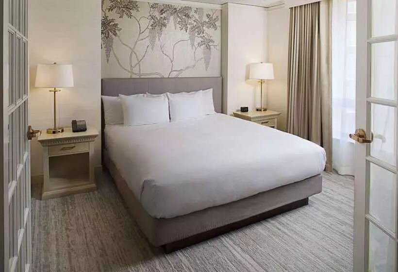 キングサイズベッドのスタンダードルーム, Hilton Belfast