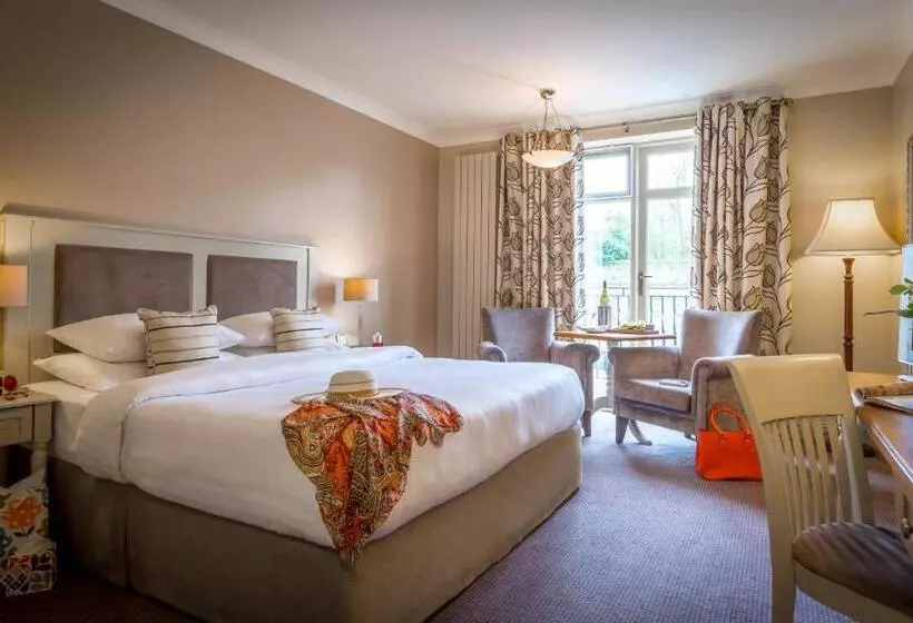 اتاق لوکس با چشم‌انداز, Kilkenny River Court
