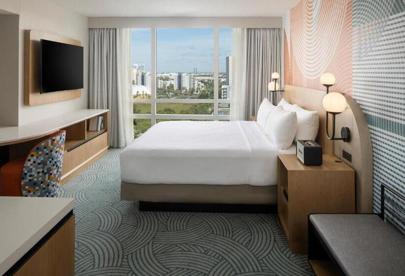 Полулюкс, Landy Orlando Universal Blvd, A Tribute Portfolio