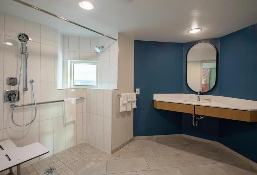 Номер Deluxe Адаптированный для Инвалидов, Landy Orlando Universal Blvd, A Tribute Portfolio