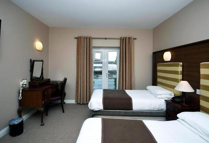 Standard Triple Room Sea View, Leenane