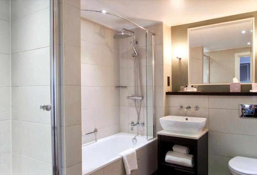 Представительский семейный номер, London Chigwell Prince Regent Hotel, Bw Signature Collection
