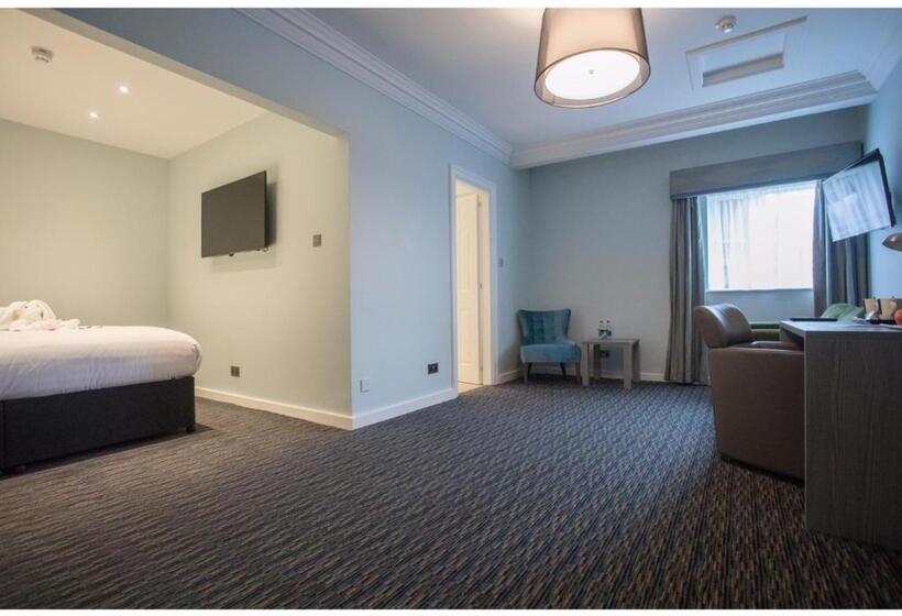 Family Suite, London Chigwell Prince Regent Hotel, Bw Signature Collection