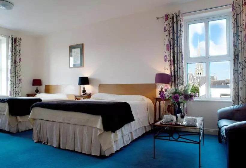 Suite Familiare, O Donovan S