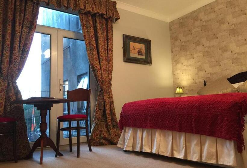 Classic room with balcony, O Donovan S