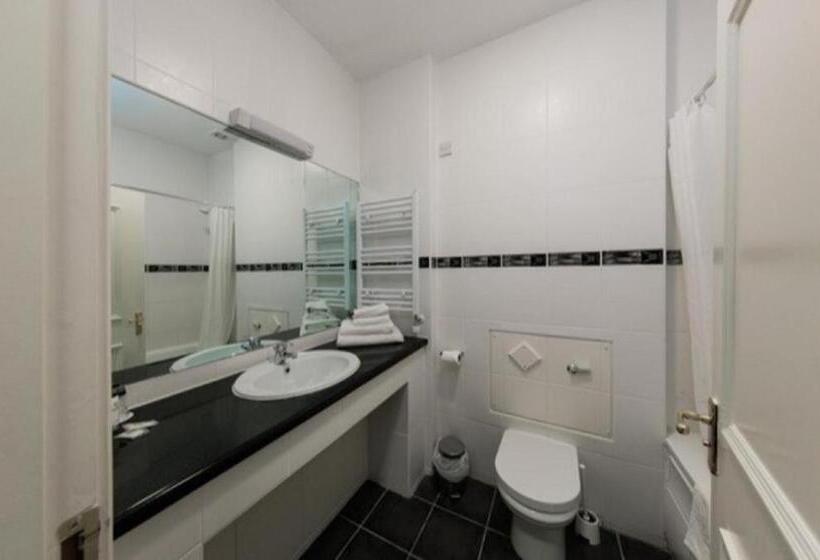 חדר משפחתי, The Abbeyleix Manor