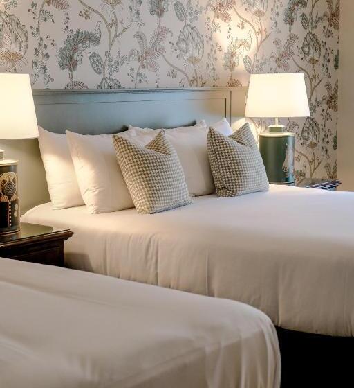 חדר משפחתי, The Abbeyleix Manor