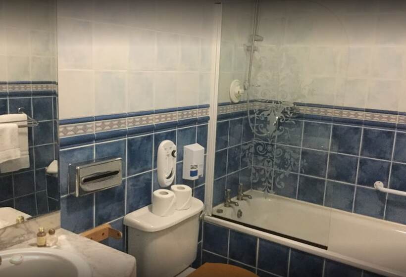 Номер Deluxe, The Lanterns