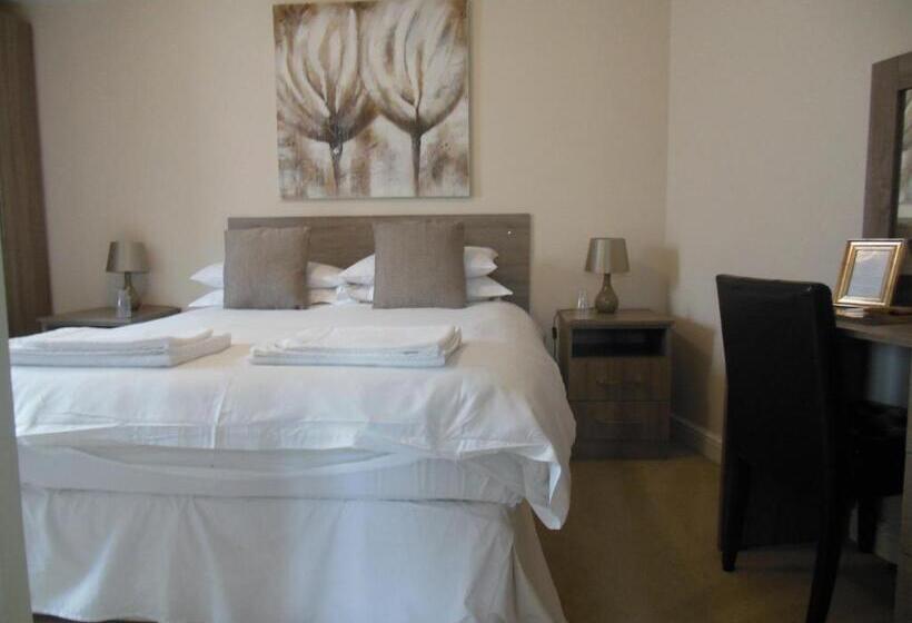 豪华三人间, Greyhound Inn