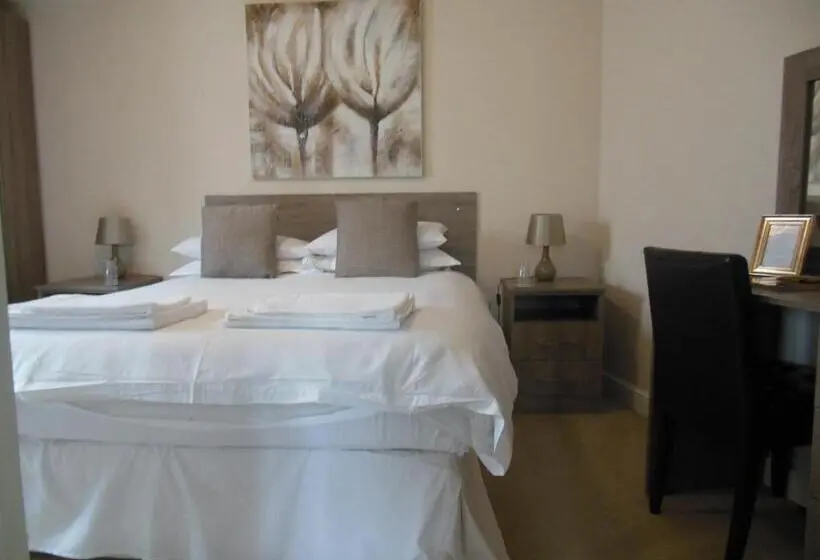 デラックストリプルルーム, Greyhound Inn