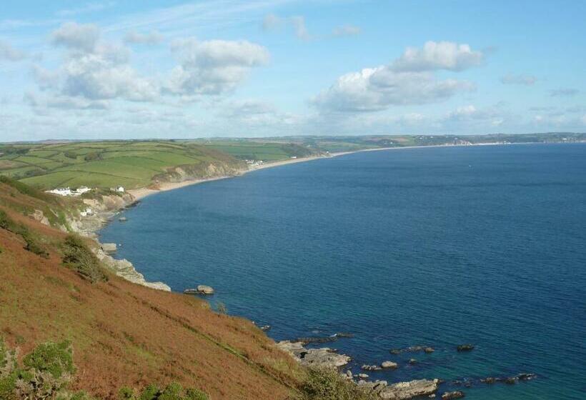 キングサイズベッドのデラックスルーム, The Cricket Inn