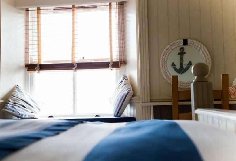 キングサイズベッドのスタンダードルーム, The Cricket Inn