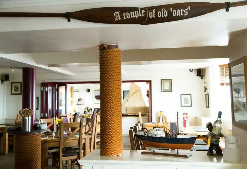 キングサイズベッドのスタンダードルーム, The Cricket Inn