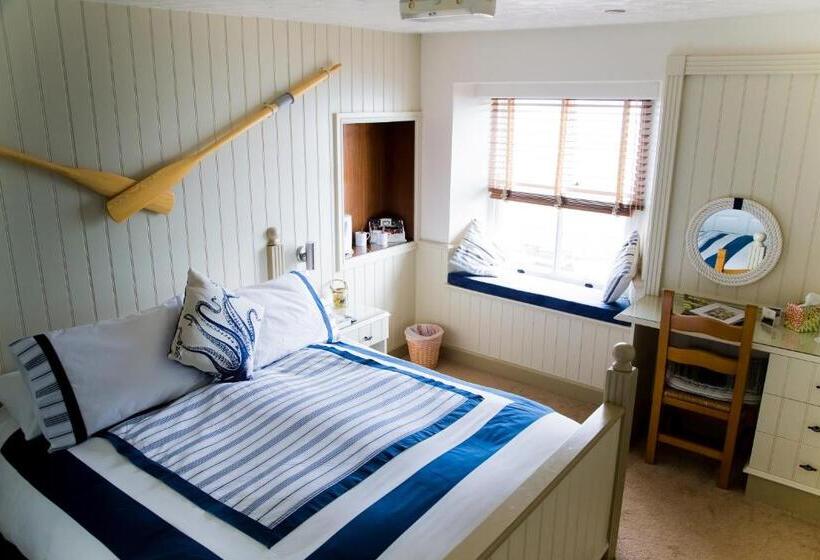 キングサイズベッドのスタンダードルーム, The Cricket Inn