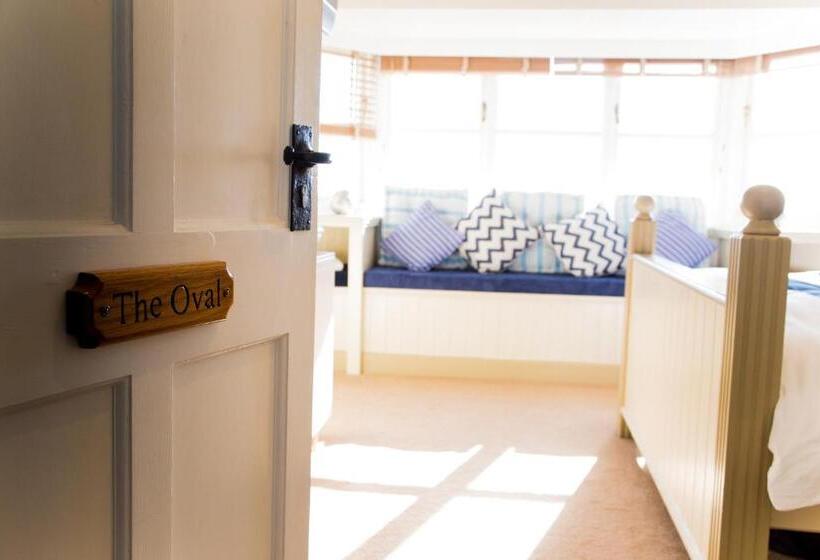 オーシャンビュースーペリアールーム, The Cricket Inn