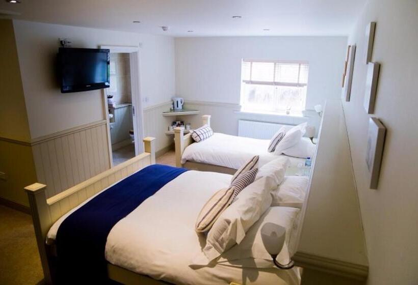 ファミリールーム, The Cricket Inn