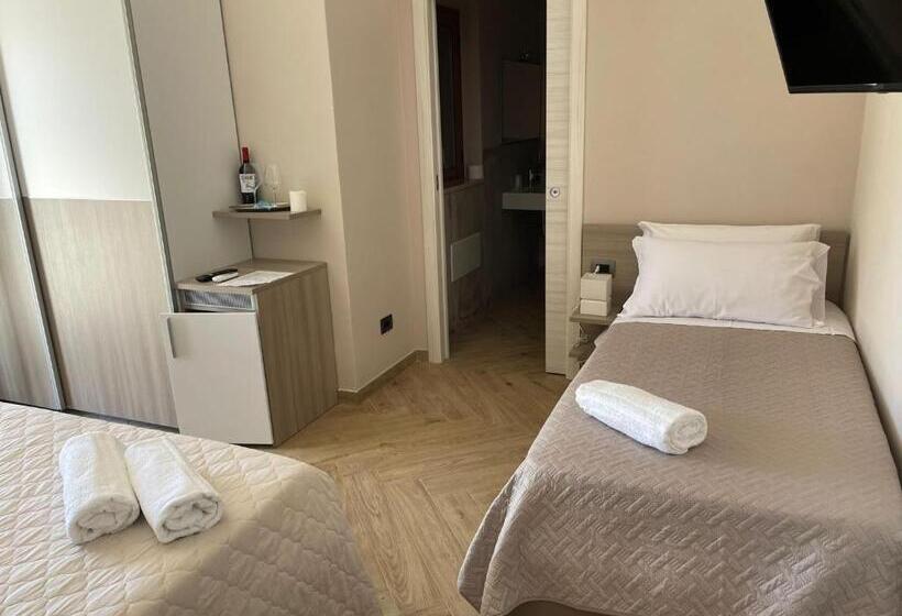 اتاق استاندارد چهار تخته با چشم‌انداز دریا, B&b Terrazze Chiaramontane