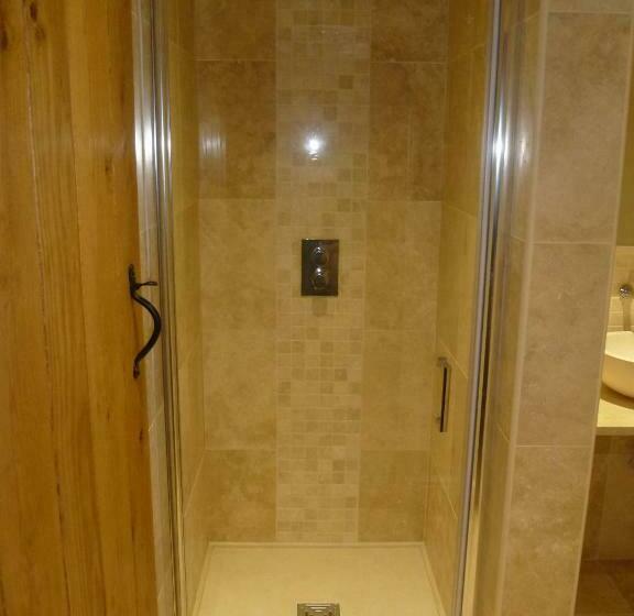 חדר דלוקס, Hunger Barn