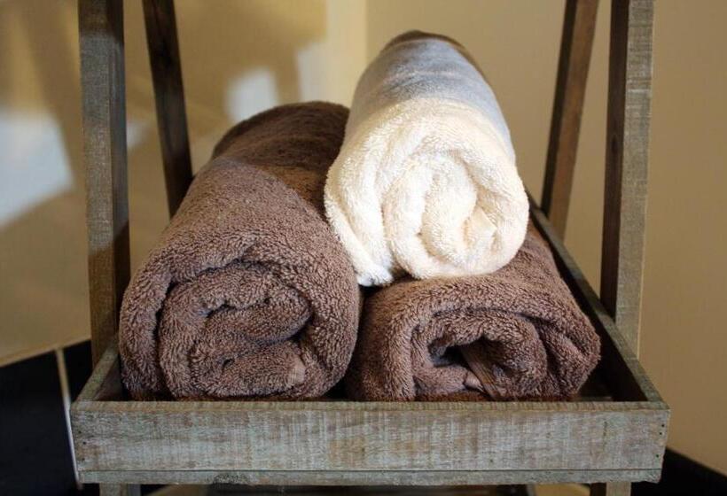 高级家庭房间, Willow Tree Farm