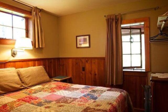 Бунгало Стандарт, Cold Springs Resort