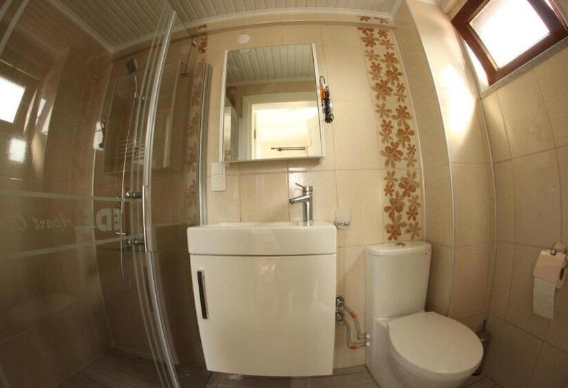 غرفة قياسية مطلّة علي البحر مزوَّدة بشُرفة, Ede Apart Otel