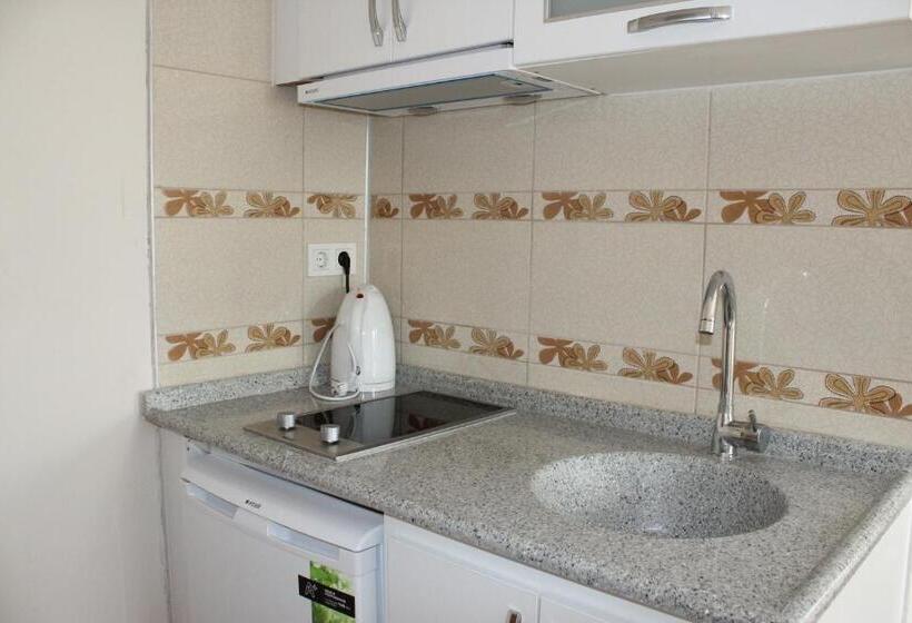 غرفة ديلوكس ثلاثية مطلة على الحديقة, Ede Apart Otel