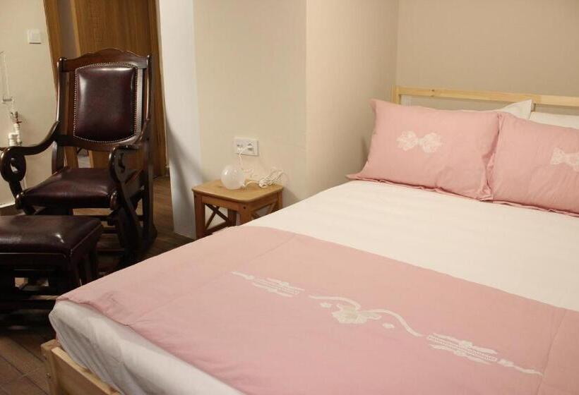 غرفة قياسية ثلاثية مزودة بتراس, Ede Apart Otel