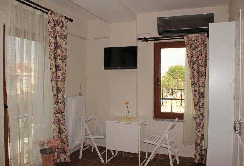 غرفة قياسية ثلاثية مطلة علي الحديقة, Ede Apart Otel