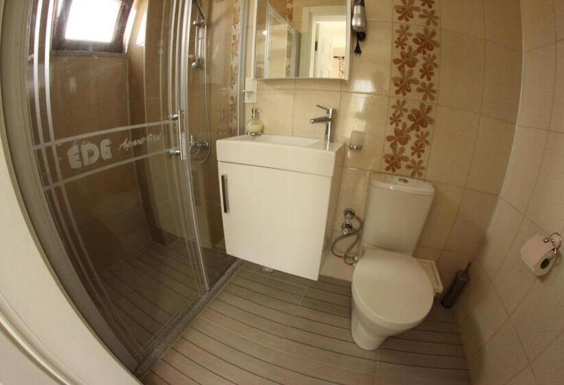 غرفة قياسية ثلاثية مطلة علي الحديقة, Ede Apart Otel