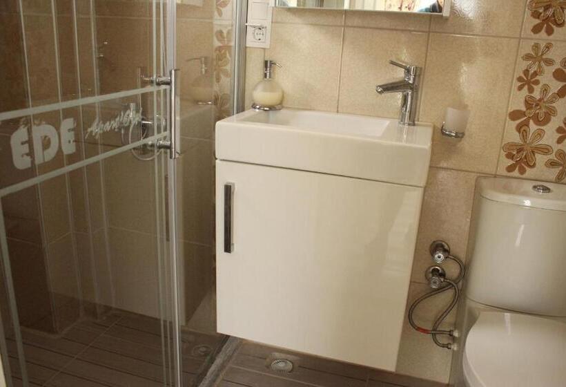 غرفة قياسية ثلاثية مطلة علي الحديقة, Ede Apart Otel