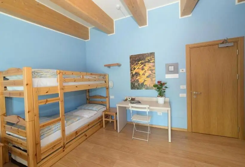 スタンダード４人部屋, Hostel L Ost   Ostello Di Grumes