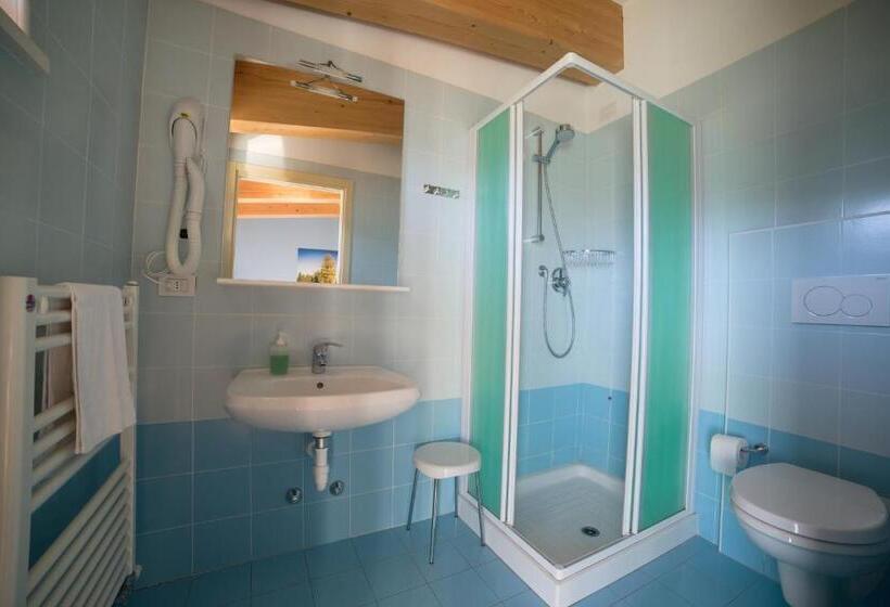 발코니가 있는 4인용 스탠다드 룸, Hostel L Ost Ostello Di Grumes