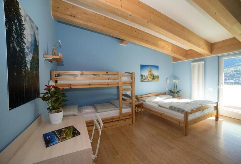 발코니가 있는 4인용 스탠다드 룸, Hostel L Ost Ostello Di Grumes