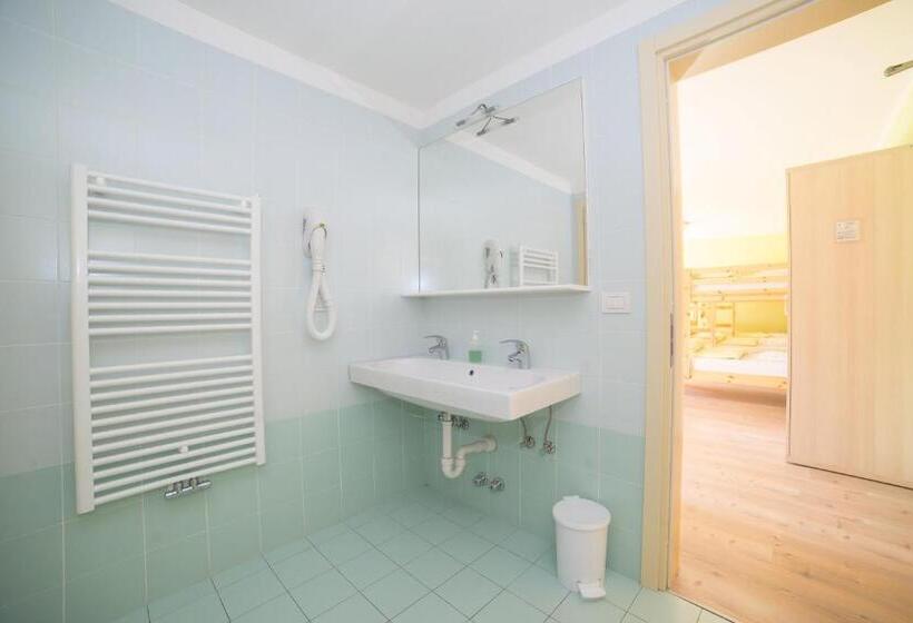 패밀리 룸, Hostel L Ost Ostello Di Grumes