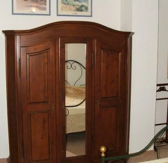 庭の見えるスタンダードトリプルルーム, Il Frattiero B&b