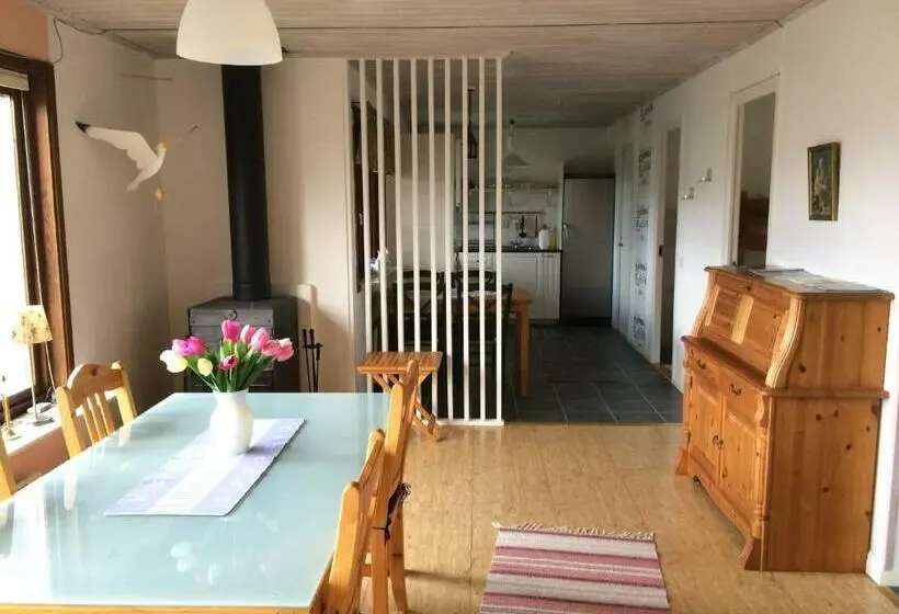 ３ベッドルームハウス, Tuvagård B&b Vindhästar